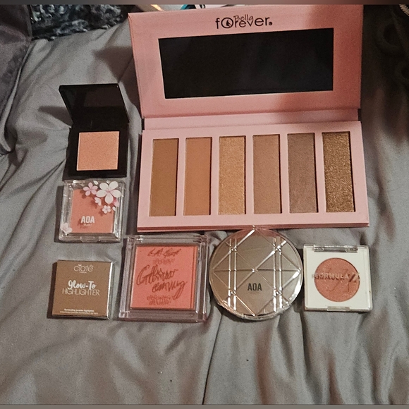 Other - Makeup Bundle- Contour Palette, Blush & Highlighter BNIB